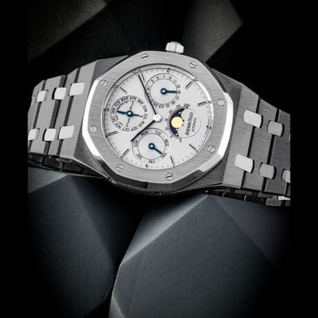 AUDEMARS PIGUET. AN EXTREMELY RARE LIMITED EDITION PLATINUM AND TANTALUM AUTOMATIC PERPETUAL CALENDAR WRISTWATCH WITH LEAP YEAR INDICATOR, MOON PHASES AND BRACELET, MADE TO CELEBRATE THE 25TH ANNIVERSARY OF ROYAL OAK - photo 1