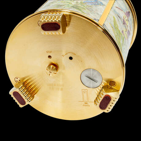 PATEK PHILIPPE. A UNIQUE AND STUNNING GILT BRASS DOME TABLE CLOCK WITH CLOISONN&#201; ENAMEL DEPICTING MOUNTAIN FLOWERS - photo 8