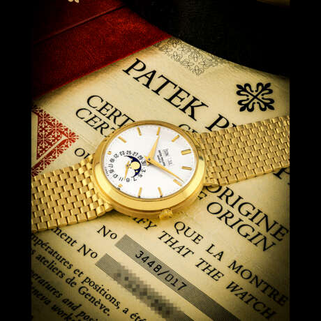 PATEK PHILIPPE. AN EXTREMELY RARE AND WELL PRESERVED 18K GOLD AUTOMATIC PERPETUAL CALENDAR WRISTWATCH WITH MOON PHASES, BRACELET AND GERMAN CALENDAR - фото 1