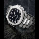 PATEK PHILIPPE. A STAINLESS STEEL AUTOMATIC WRISTWATCH WITH SWEEP CENTRE SECONDS, DATE, POWER RESERVE AND BRACELET - Foto 1