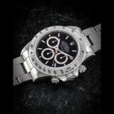 ROLEX. A VERY RARE STAINLESS STEEL AUTOMATIC CHRONOGRAPH WRISTWATCH WITH BRACELET AND “FLOATING” DIAL - Foto 1