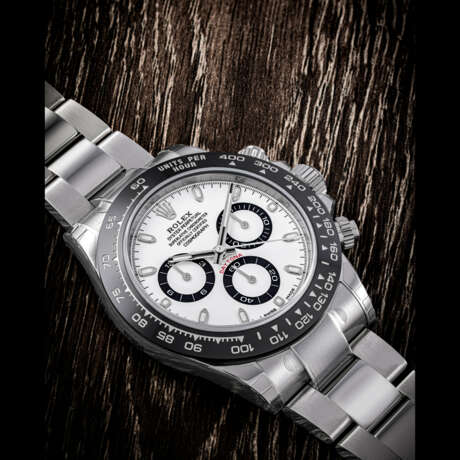 ROLEX. A STAINLESS STEEL AUTOMATIC CHRONOGRAPH WRISTWATCH WITH BRACELET AND WHITE DIAL - фото 1