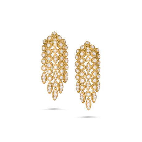 VAN CLEEF & ARPELS DIAMOND `BARQUEROLLES` EARRINGS - фото 1