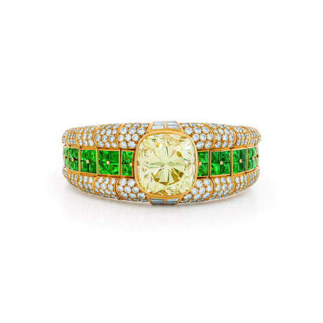 BULGARI COLOURED DIAMOND, DIAMOND AND EMERALD BANGLE - Foto 1