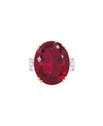 Spinell. SPINEL AND DIAMOND RING