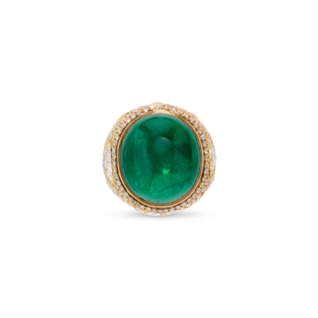 EMERALD AND DIAMOND RING - photo 1