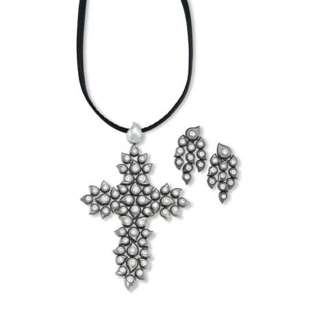 TAMARA COMOLLI SET OF DIAMOND AND GOLD 'SNOWFLAKES' JEWELLERY - фото 1