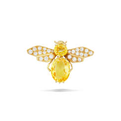 VAN CLEEF & ARPELS YELLOW SAPPHIRE AND DIAMOND 'BEE' BROOCH