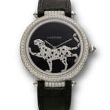 CARTIER, WHITE GOLD AND DIAMOND-SET 'PROMENADE D'UNE PANTHERE' WITH DARK PURPLE MOTHER-OF-PEARL DIAL, REF. CRHPI00490 - Foto 1