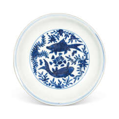 A BLUE AND WHITE &#39;FISH&#39; DISH