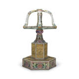 A RARE FAMILLE ROSE RETICULATED HAT STAND - photo 2