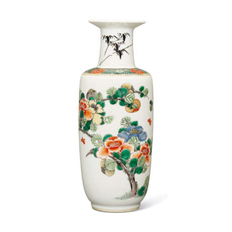 A SMALL FAMILLE VERTE `PEONY’ ROULEAU VASE - photo 1