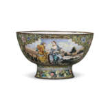 A RARE PAINTED ENAMEL CUP AND SAUCER - Foto 2