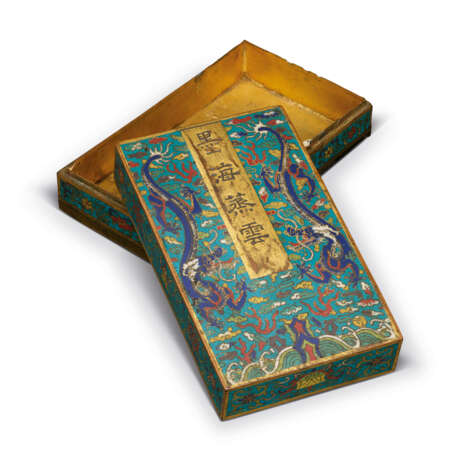 A CLOISONN&#201; ENAMEL RECTANGULAR ALBUM-LEAF FORM BOX AND COVER - Foto 2