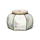 A PAINTED ENAMEL HEXAGONAL INKWELL AND COVER - Foto 2