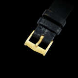 PATEK PHILIPPE. AN 18K GOLD WRISTWATCH - Foto 6