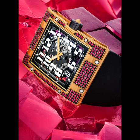RICHARD MILLE. A RARE 18K PINK GOLD AND RUBY-SET AUTOMATIC SEMI-SKELETONISED WRISTWATCH WITH DATE - Foto 1