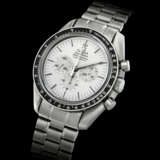OMEGA. A RARE 18K WHITE GOLD LIMITED EDITION CHRONOGRAPH WRISTWATCH WITH BRACELET, MADE TO COMMEMORATE THE 25TH ANNIVERSARY OF MOON LANDING - фото 1