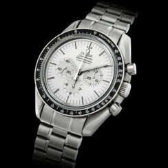 OMEGA. A RARE 18K WHITE GOLD LIMITED EDITION CHRONOGRAPH WRISTWATCH WITH BRACELET, MADE TO COMMEMORATE THE 25TH ANNIVERSARY OF MOON LANDING