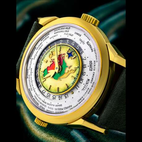 PATEK PHILIPPE. AN EXCEPTIONAL, HISTORICALLY AND HIGHLY IMPORTANT 18K GOLD TWO-CROWN WORLD TIME WRISTWATCH WITH 24 HOUR INDICATION AND CLOISONN&#201; ENAMEL DIAL DEPICTING THE NORTH AMERICAN MAP - photo 1