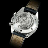 OMEGA. AN 18K WHITE GOLD CHRONOGRAPH WRISTWATCH WITH DATE AND MOON PHASES - Foto 2