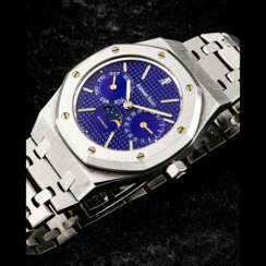 AUDEMARS PIGUET. A STAINLESS STEEL AUTOMATIC WRISTWATCH WITH DAY, DATE, MOON PHASES AND BRACELET