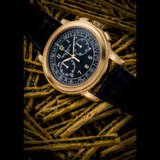 PATEK PHILIPPE. AN EXCEEDINGLY RARE AND HIGHLY ATTRACTIVE 18K PINK GOLD CHRONOGRAPH WRISTWATCH WITH BLACK DIAL - photo 2