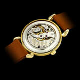PATEK PHILIPPE. AN 18K GOLD WRISTWATCH WITH TWO TONE DIAL - Foto 3