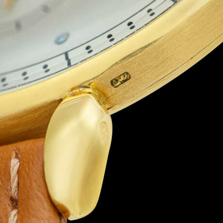 PATEK PHILIPPE. AN 18K GOLD WRISTWATCH WITH TWO TONE DIAL - Foto 5