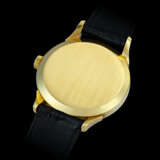 PATEK PHILIPPE. AN EXTREMELY RARE 18K GOLD WRISTWATCH - photo 2