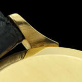 PATEK PHILIPPE. AN EXTREMELY RARE 18K GOLD WRISTWATCH - Foto 5