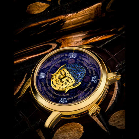 VACHERON CONSTANTIN. AN IMPRESSIVE AND EXTREMELY RARE 18K GOLD LIMITED EDITION AUTOMATIC WRISTWATCH WITH DAY, DATE AND 18K GOLD HAND ENGRAVED MICRO SCULPTURE OF AN ANTIQUE MASK OF JAPAN FROM THE BARBIER-MULLER MUSEUM - photo 1