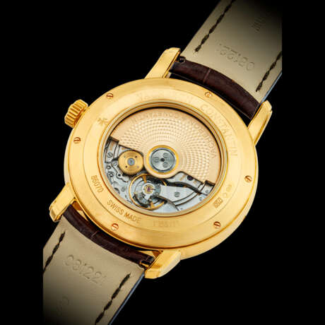 VACHERON CONSTANTIN. AN IMPRESSIVE AND EXTREMELY RARE 18K GOLD LIMITED EDITION AUTOMATIC WRISTWATCH WITH DAY, DATE AND 18K GOLD HAND ENGRAVED MICRO SCULPTURE OF AN ANTIQUE MASK OF JAPAN FROM THE BARBIER-MULLER MUSEUM - фото 2