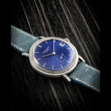 PATEK PHILIPPE. A RARE 18K WHITE GOLD AUTOMATIC WRISTWATCH WITH DATE AND BLUE DIAL - Foto 1