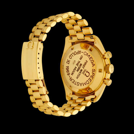 OMEGA. A RARE 18K GOLD LIMITED EDITION CHRONOGRAPH WRISTWATCH WITH BRACELET AND GOLD DIAL - фото 2