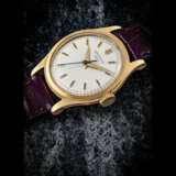 PATEK PHILIPPE. A RARE 18K GOLD WRISTWATCH WITH SWEEP CENTRE SECONDS AND RADIUM INDEXES - Foto 1