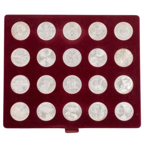 Austria / Collection with commemorative coins in original coin box - photo 3