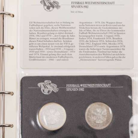 The coins for the World Cup Spain 1982 in 4 albums - photo 2
