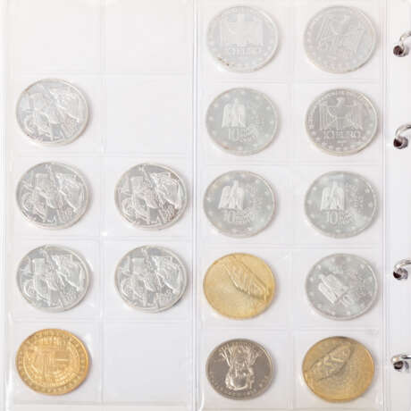 Coin album with mainly euro coins - - photo 3