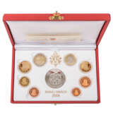 Small selection of course coin sets and few silver medals -. - фото 3