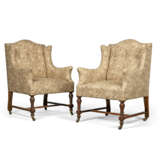 A MATCHED PAIR OF ENGLISH BOX ARMCHAIRS - photo 2