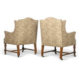 A MATCHED PAIR OF ENGLISH BOX ARMCHAIRS - photo 4