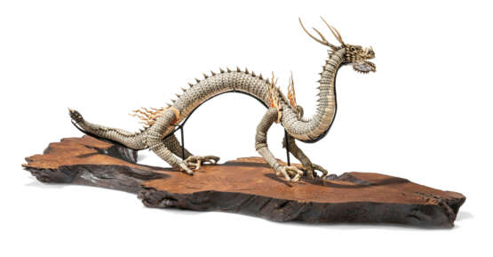 A JAPANESE IVORY ARTICULATED DRAGON - фото 4