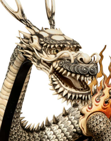 A JAPANESE IVORY ARTICULATED DRAGON - фото 6