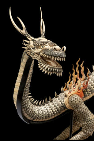 A JAPANESE IVORY ARTICULATED DRAGON - фото 7