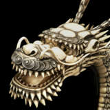 A JAPANESE IVORY ARTICULATED DRAGON - фото 8