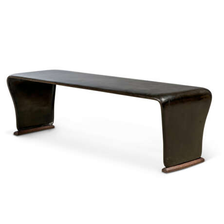 A PATINATED-BRONZE `NAJA` LOW TABLE - Foto 1