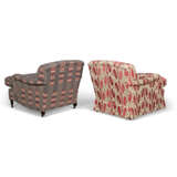 A NEAR PAIR OF STAINED-BEECH EASY ARMCHAIRS - фото 3