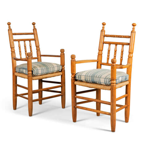 A PAIR OF EUROPEAN TURNED FRUITWOOD CHAIRS - photo 4