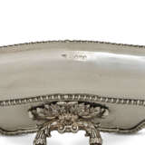 A PAIR OF GEORGE IV SILVER ENTR&#201;E DISHES AND COVERS - photo 3
